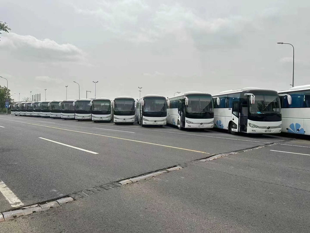 Gebruikte Witte Kleur 50 de Lente van van het Zetelsblad 2018 van de de Motor 2de Hand van de Jaar de Middendeur Zeldzame Bus ZK6119 van de Luxebus van Yutong