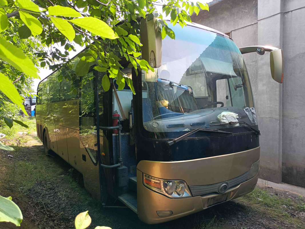Jong Tong Bus 51 van het Venster EURO III 10,5 Meters de Achtermotor Gebruikte Yutong van de Zetels Gouden Kleur Verzegelende Buszk6110