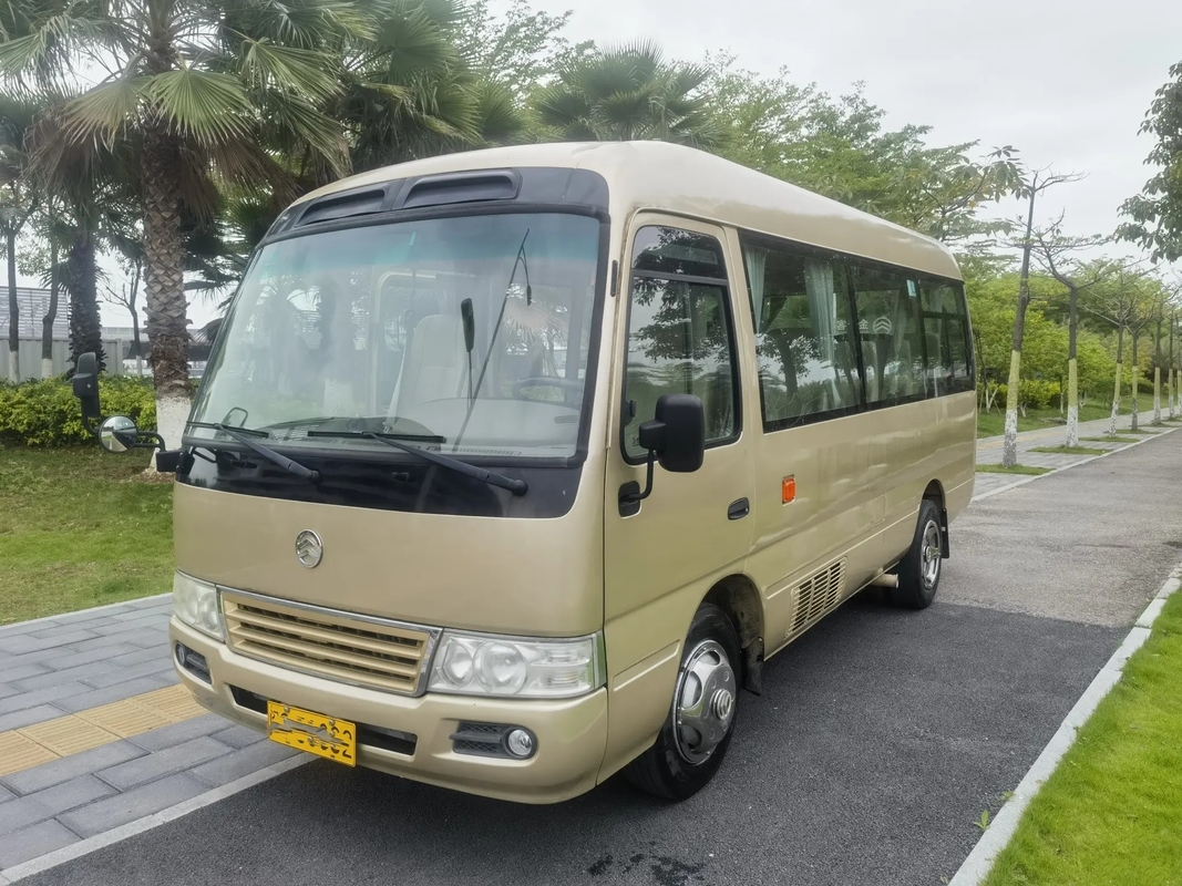 De tweede Handonderlegger voor glazen 6 Meters van Front Engine 19 Zetels gebruikte de Gouden Externe Slingerende Deur van Dragon Minibus XML6601
