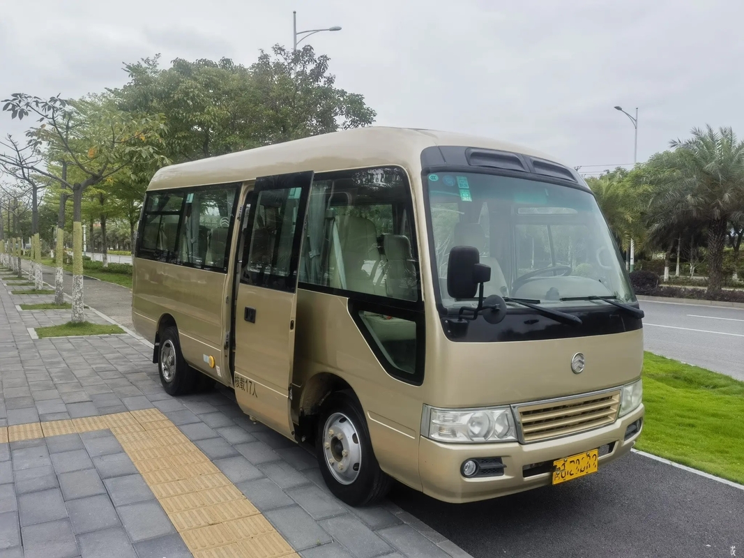 De tweede Handonderlegger voor glazen 6 Meters van Front Engine 19 Zetels gebruikte de Gouden Externe Slingerende Deur van Dragon Minibus XML6601