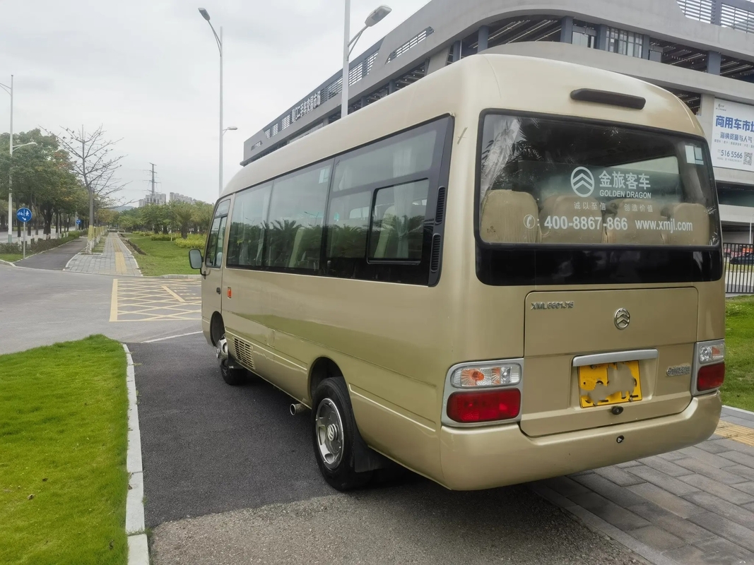 De tweede Handonderlegger voor glazen 6 Meters van Front Engine 19 Zetels gebruikte de Gouden Externe Slingerende Deur van Dragon Minibus XML6601