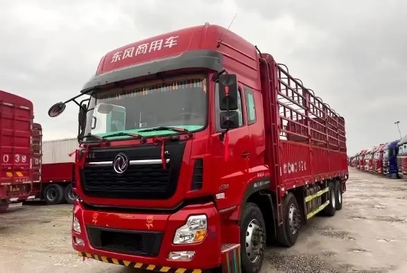 De gebruikte Ladingsvrachtwagens 17.8t schatten de Aandrijvingswijze 12 Banden SNELLE Versnellingsbak Dongfeng Lorry Truck van het Ladings Hoge Dak 420hp 8×4