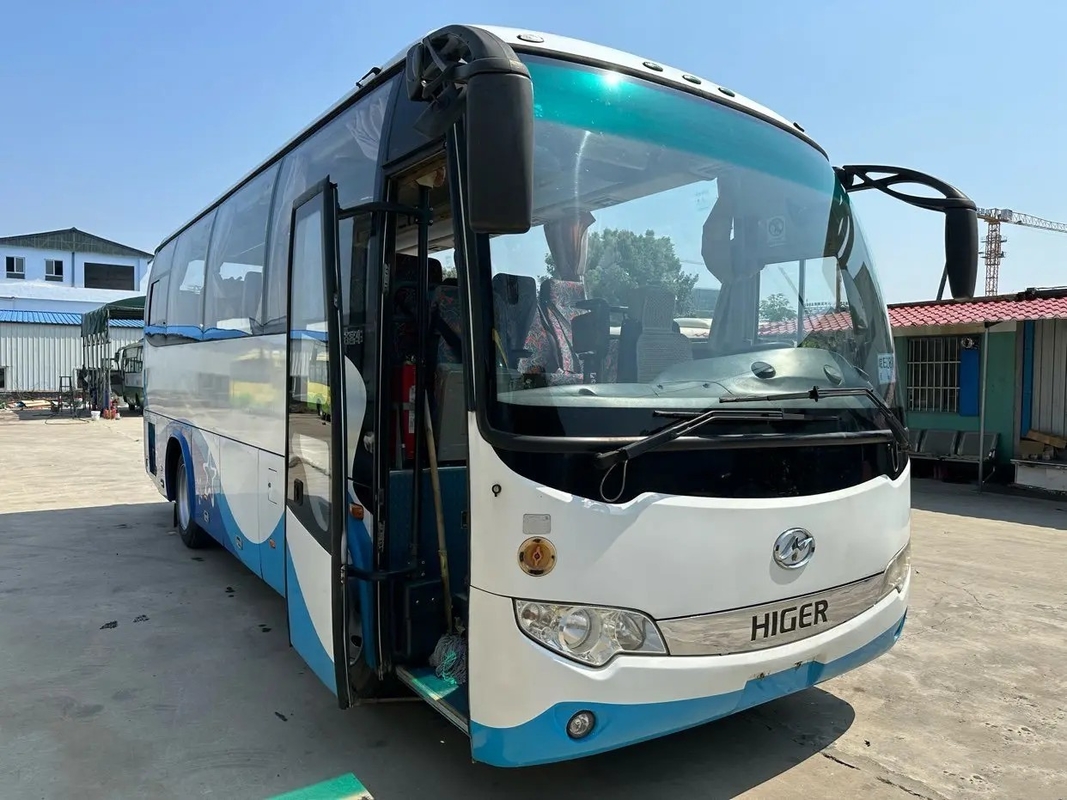 Gebruikte van het de Motorluchtkussen van Yuchai van de Doorgangsbus Opschorting 33 2de Hand Hogere KLQ6796 van de Zetels de Handtransmissie met a/c