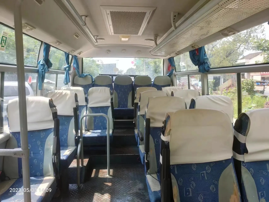 Gebruikt Shuttle Vans Floding Deur 19 Zetels Witte Kleur 6 Meter Voor Motor Met A/C 2e Hand Dongfeng Bus EQ6608
