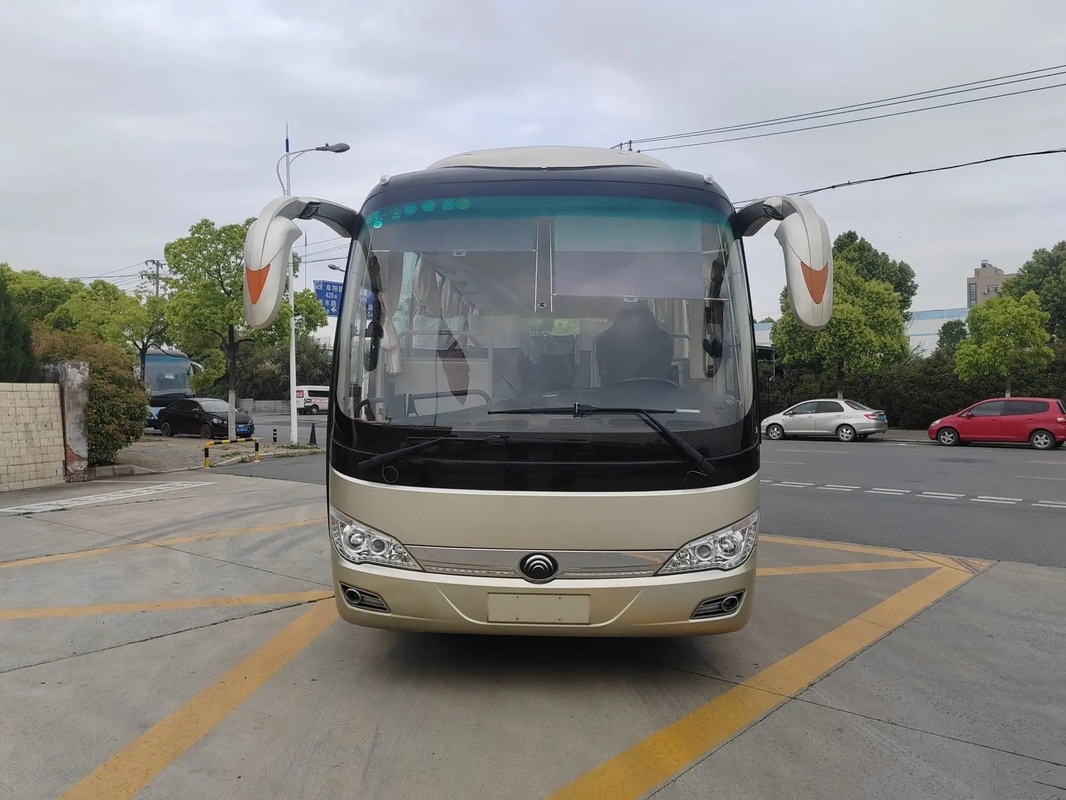 De gebruikte Passagier traint 8 Meters Hand van Transmissie Jonge Tong Bus ZK6816 Zeldzame Motor 32 ZetelsAirconditioner