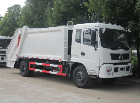 De gebruikte Diesel Vrachtwagens 8 Meters snakken van de de Ladingscapaciteit van 10m ³ het Afvalpers RHD van Dongfeng