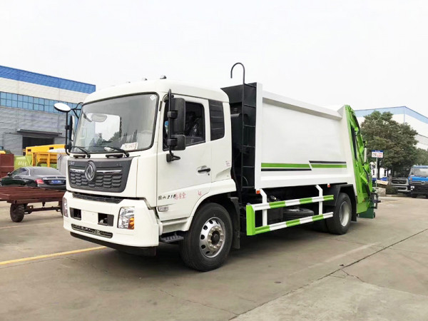 De gebruikte Diesel Vrachtwagens 8 Meters snakken van de de Ladingscapaciteit van 10m ³ het Afvalpers RHD van Dongfeng