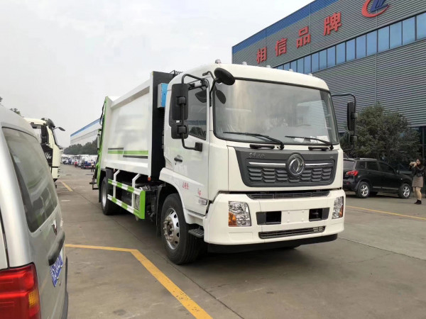 De gebruikte Diesel Vrachtwagens 8 Meters snakken van de de Ladingscapaciteit van 10m ³ het Afvalpers RHD van Dongfeng