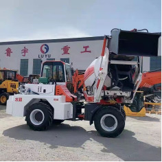 Gebruikt van de de Motor9000kg Rand van Concrete Mixeryuchai Gewicht 6 meet Gloednieuwe Zelflading Mengt Vrachtwagen