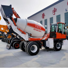 Gebruikt van de de Motor9000kg Rand van Concrete Mixeryuchai Gewicht 6 meet Gloednieuwe Zelflading Mengt Vrachtwagen