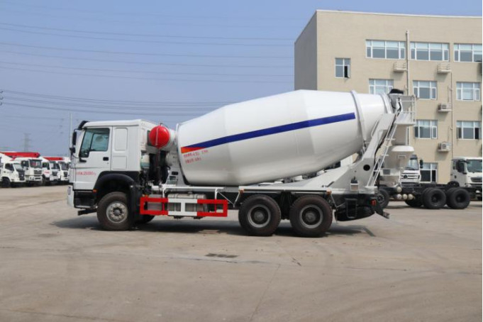 De gebruikte Concrete Vrachtwagens 6×4 drijven Model van de het Cementmixer van LHD Sinotruck Howo de Vrachtwageneuro IV die 8 Ton laden