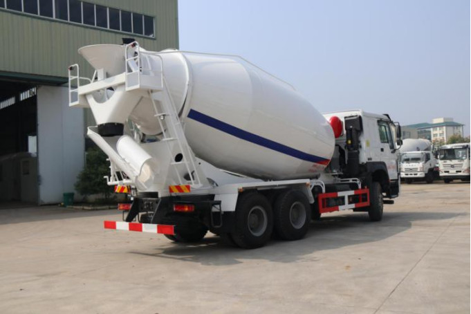 De gebruikte Concrete Vrachtwagens 6×4 drijven Model van de het Cementmixer van LHD Sinotruck Howo de Vrachtwageneuro IV die 8 Ton laden