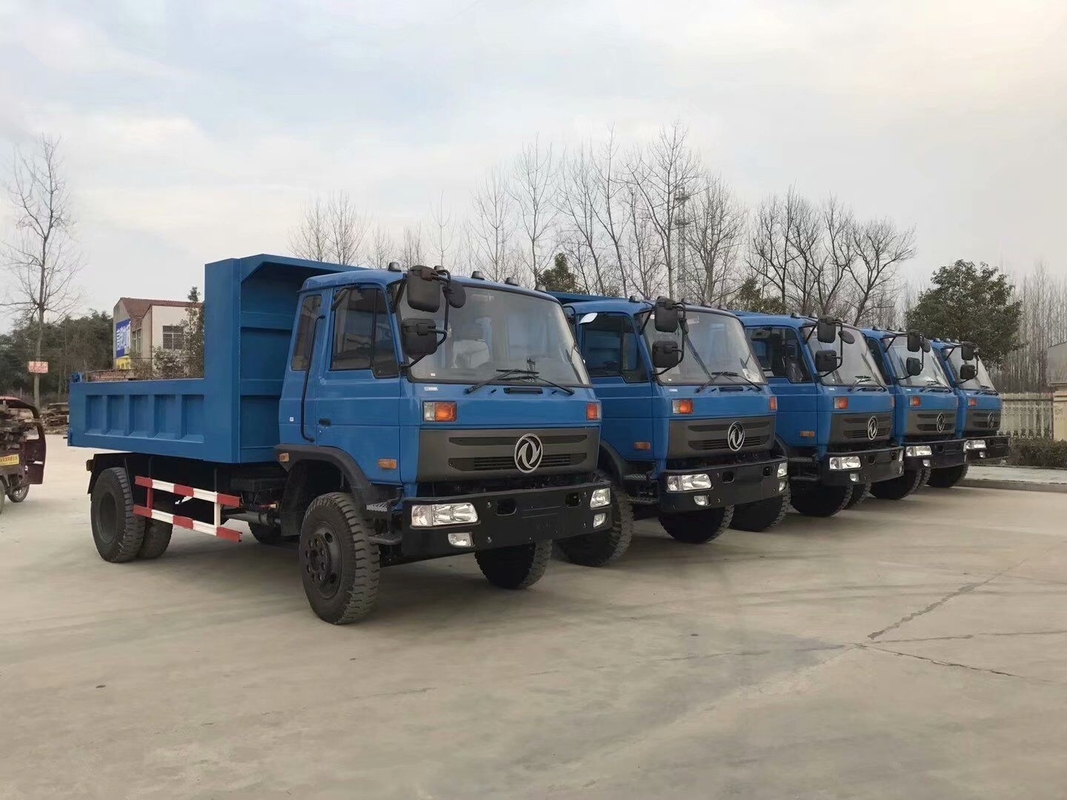 De gebruikte van de Kleuren Lichte Tipper Truck Dongfeng Brand 4×2 van de Vrachtwagenstortplaats Blauwe Aandrijving Modelcurb weight 6 Ton van RHD