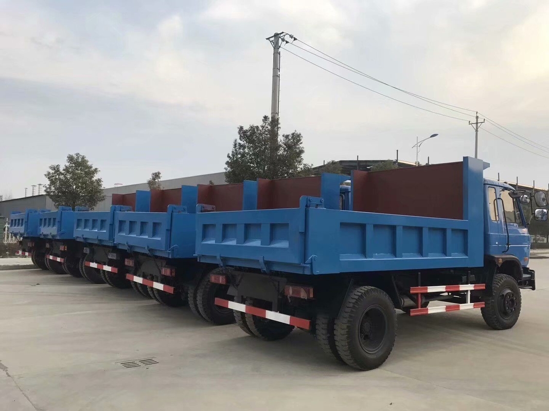 De gebruikte van de Kleuren Lichte Tipper Truck Dongfeng Brand 4×2 van de Vrachtwagenstortplaats Blauwe Aandrijving Modelcurb weight 6 Ton van RHD