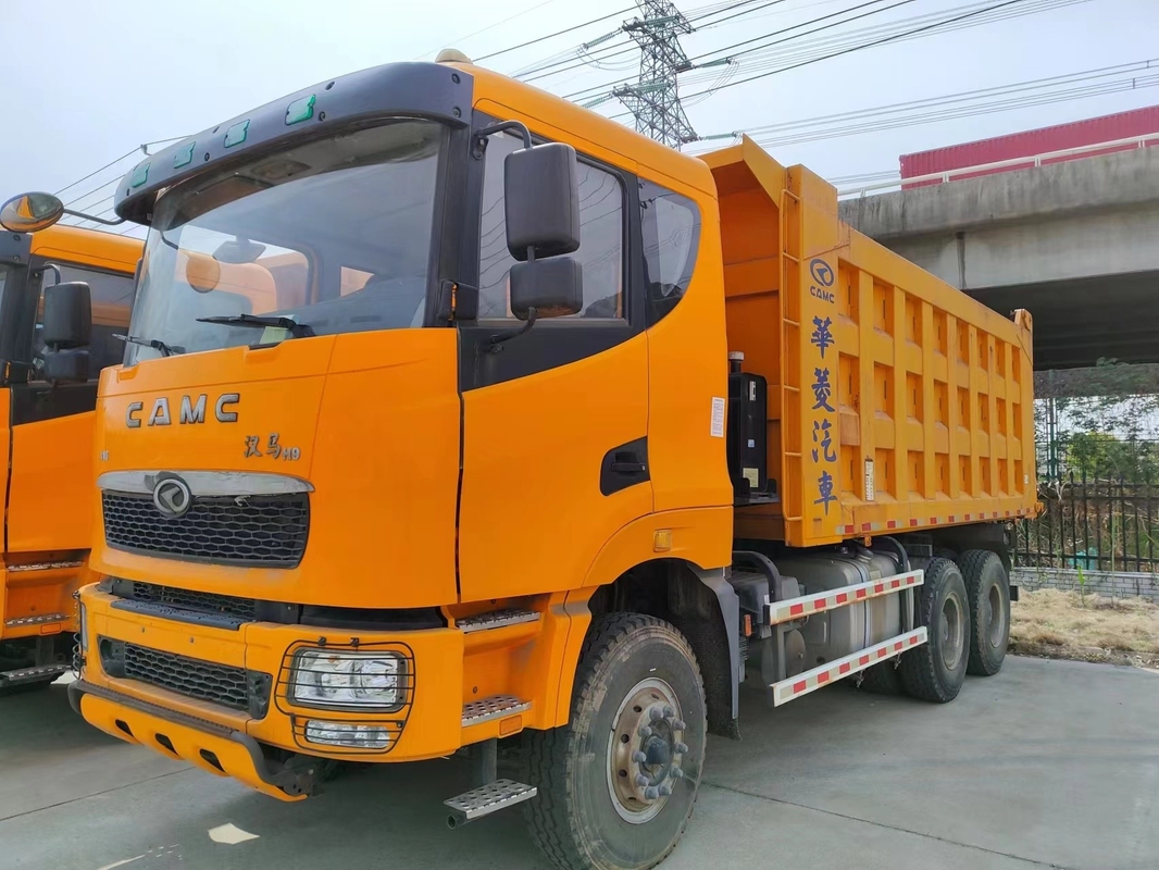 De gebruikte Commerciële Stortplaatsvrachtwagens 316hp 6×4 drijven Model de Vrachtwagen Vlak Hoofd van de 10 Bandencamc Op zwaar werk berekend Stortplaats