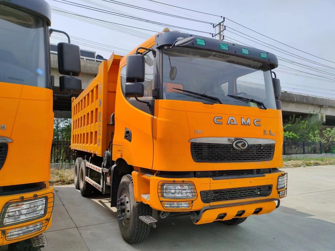 De gebruikte Commerciële Stortplaatsvrachtwagens 316hp 6×4 drijven Model de Vrachtwagen Vlak Hoofd van de 10 Bandencamc Op zwaar werk berekend Stortplaats