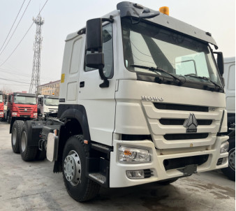 De gebruikte van de Diesel Aandrijving Modelweichai engine 430hp 12 Vrachtwagens Witte Kleur 6×4 Tractor van Howo van de Toestellen de Standaardcabine