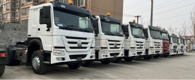 De gebruikte van de Diesel Aandrijving Modelweichai engine 430hp 12 Vrachtwagens Witte Kleur 6×4 Tractor van Howo van de Toestellen de Standaardcabine