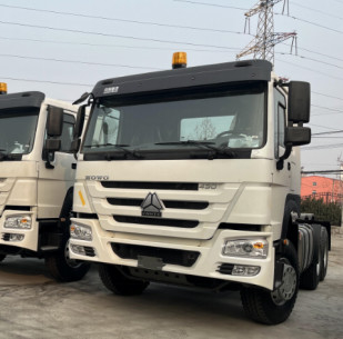 De gebruikte van de Diesel Aandrijving Modelweichai engine 430hp 12 Vrachtwagens Witte Kleur 6×4 Tractor van Howo van de Toestellen de Standaardcabine