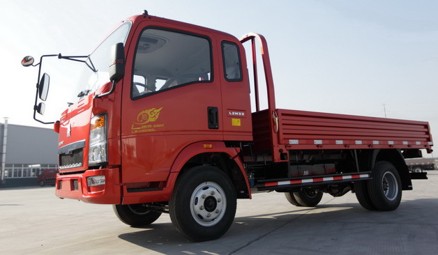 De gebruikte Kleine Wijze die van de Vrachtwagens4×2 Aandrijving 4-6 Ton laden Rechtse Aandrijvingssinotruck Howo Lorry Truck