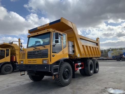 Van de de Vrachtwagenpx95 SNELLE Versnellingsbak van de mijnbouwstortplaats van de de Motor530hp 6×6 Volledige Aandrijving van Weichai Omkeerbare Wide-Body de Compensatiecabine