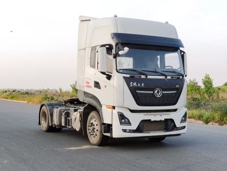 De gebruikte van de de Aandrijvingswijze van Tractorvrachtwagens Euro 5 DONGFNEG 4X2 Massa van de de Tractor Hoofd465hp Totale Tractie 30 Ton van LHD