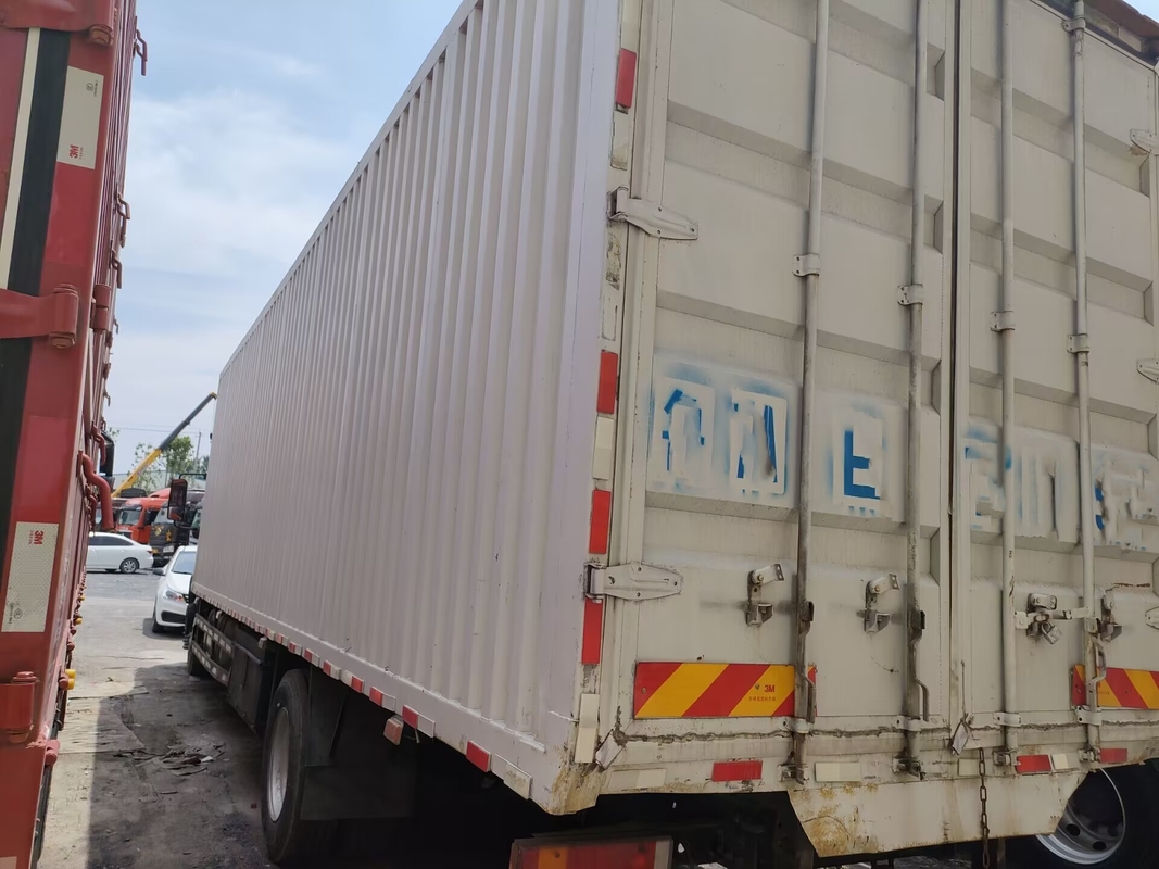 De gebruikte Motor van Cummins van Ladingsvrachtwagens de Snelle Versnellingsbak van 245 PK 10 Meters snakt Hoge Dakcabine Dongfeng Van Truck