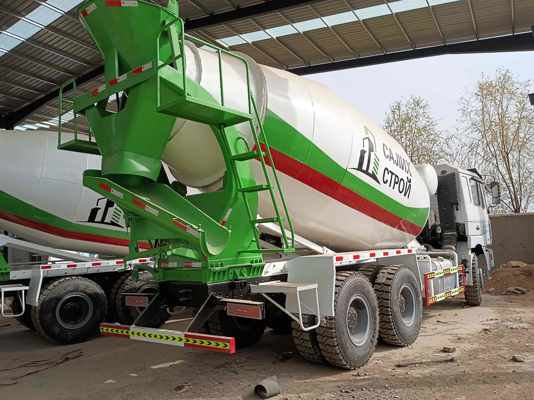 De gebruikte Vrachtwagen die van de Cementmixer Dynamisch Volume 5m ³ bewegen schatte Ladingsgewicht 11 Ton Weichai-van de Motor6×4 Aandrijving de Wijze