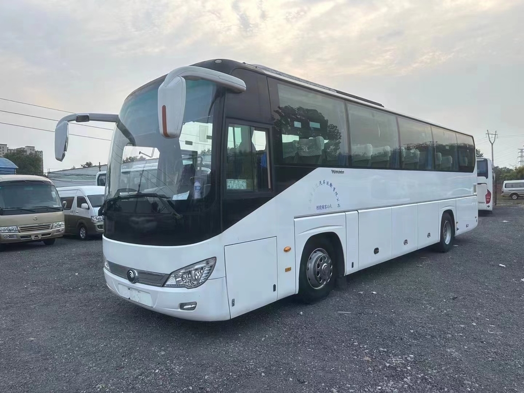 Tweedehands bus 2015 jaar Dubbele passagiersdeur 49 zitplaatsen Goed airconditioning