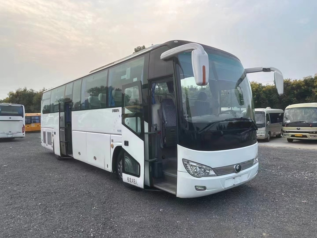 Tweedehands bus 2015 jaar Dubbele passagiersdeur 49 zitplaatsen Goed airconditioning