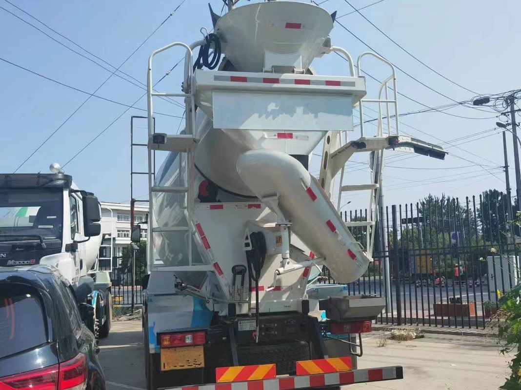 Shacman Gebruikte cementtruck 8*4 Rijmodus 12 kubieke euro 5 plat dak