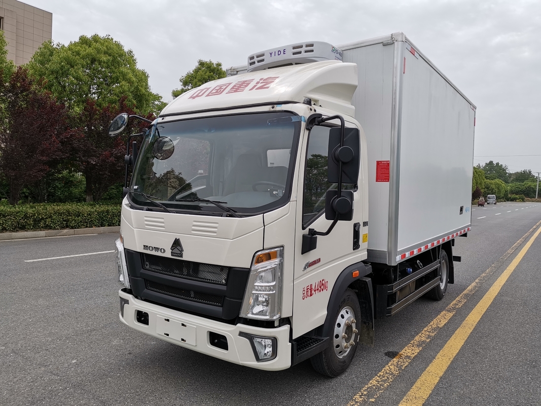 160 pk vrachtwagen met koeling Howo 18 kubieke Van Weichai motor 4 * 2 rijmodus