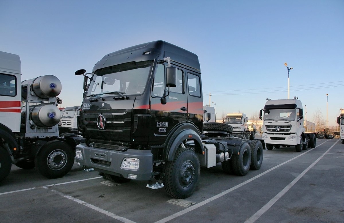 6x4 Gebruikte tractor Truck Beiben Tractor Head 336hp Hoog dak LHD / RHD