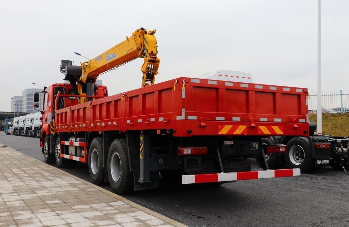 8*4 aandrijfsmodel voor eigen vrachtwagen kraan Hongyan gemonteerd 350 pk zwaar Euro 6