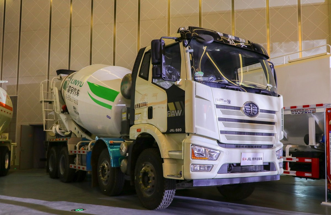 Truck Mixing Concrete FAW J6L Model 8*4 Drive Mode 8 Cubic Tanker 320 pk 4 Assen