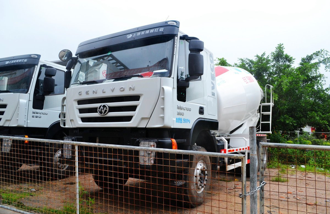 Hongyan 6*4 Iveco Kleine Betonmixer Truck 5 kubieke 10 banden Linksgestuur Euro 4