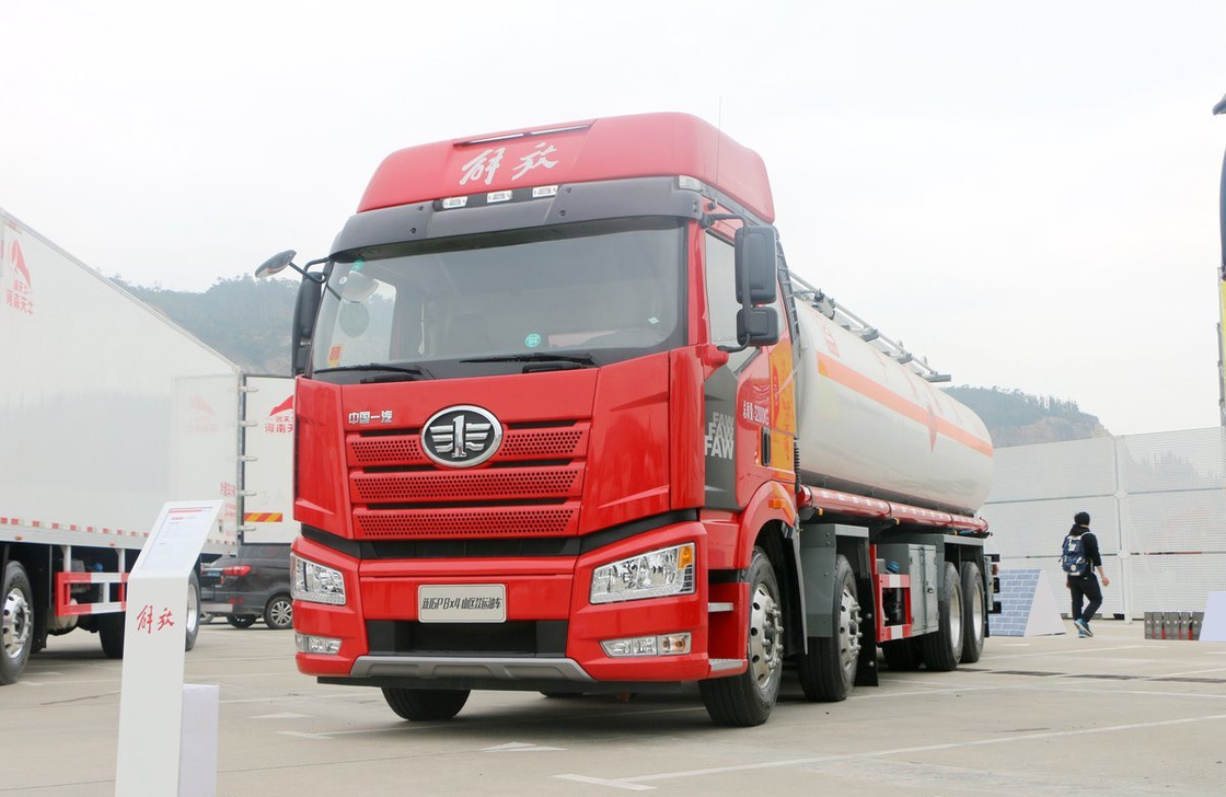 Gebruikte olietransporters FAW J6P Grote tankwagen Brandstoftruck 11,5 meter lang 24 kubieke LHD/RHD