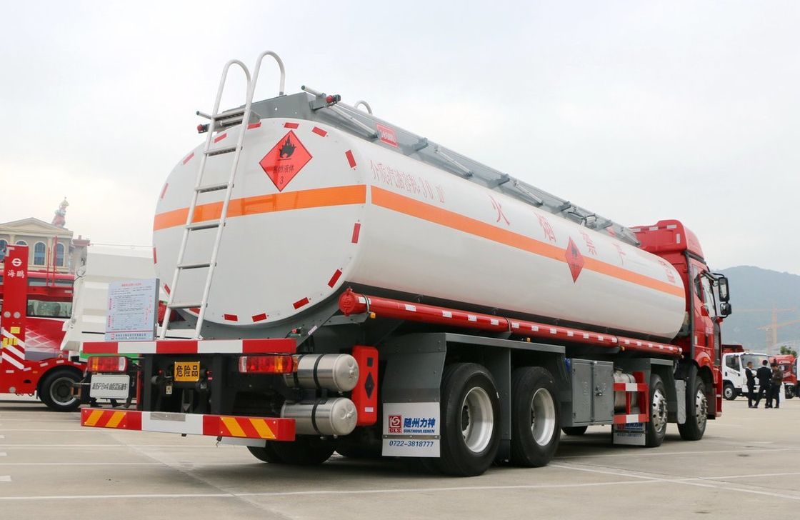 Gebruikte olietransporters FAW J6P Grote tankwagen Brandstoftruck 11,5 meter lang 24 kubieke LHD/RHD