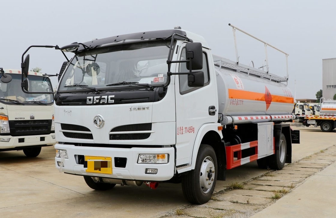 Kleine olietanker 7,6 kubieke 4 * 2 aandrijvingsmodus Dongfeng Nieuwe Truck Single Cab bladveer
