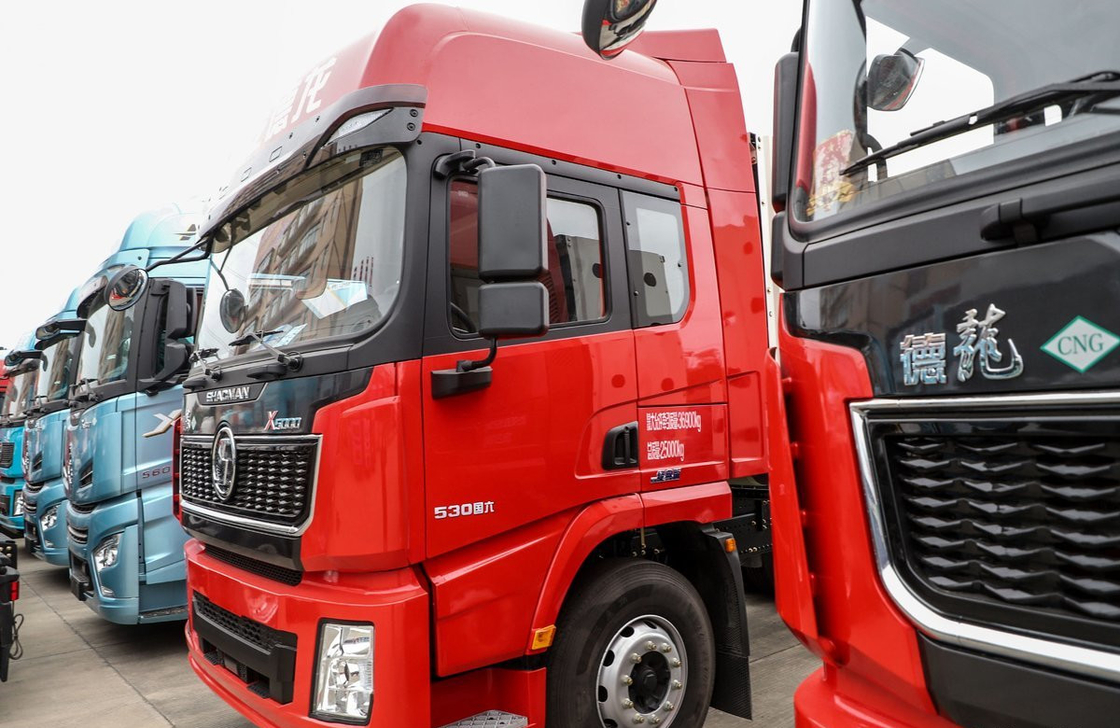 Shacman Truck 6x4 Tractor Head X5000 Model CNG Motor 530hp Double-Decker Sleeper