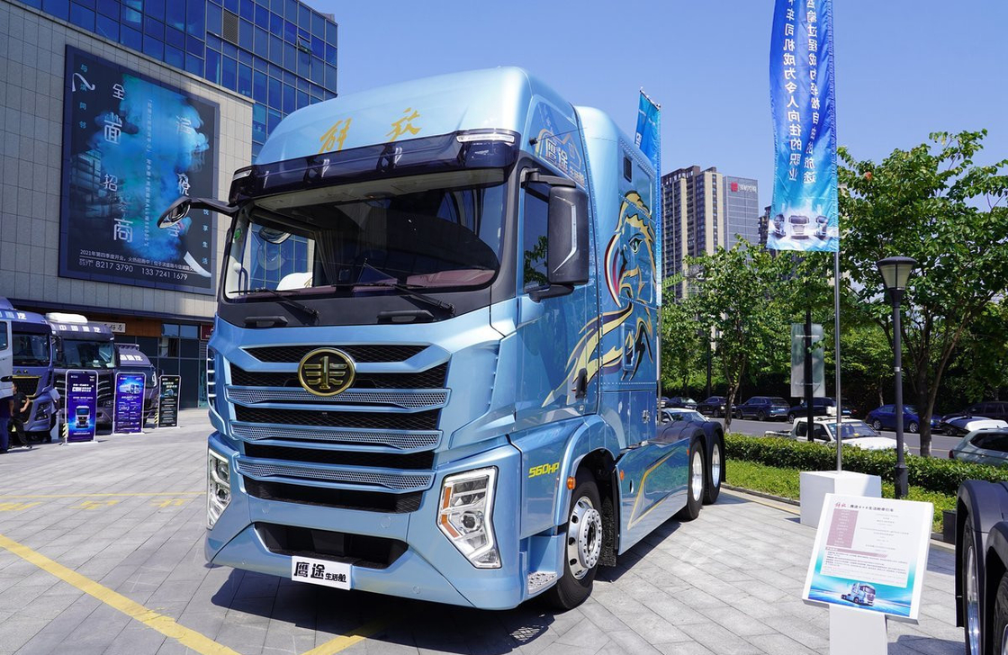 Jiefang 6x4 Tractor Trucks Living Cabin Bule Kleur 560 pk CA Motor 10 banden LHD