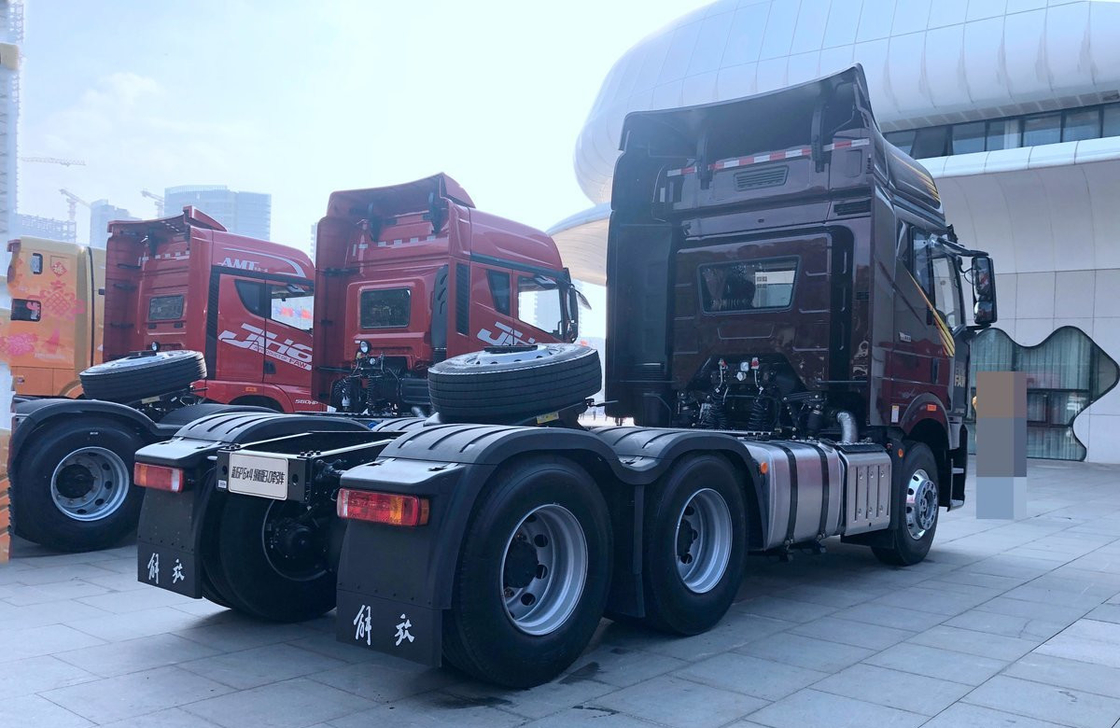 Faw Tractor Truck J6P Logistiek Distributie 560 pk Krachtige motor 10 banden hoog dak
