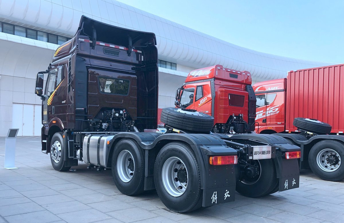 Faw Tractor Truck J6P Logistiek Distributie 560 pk Krachtige motor 10 banden hoog dak