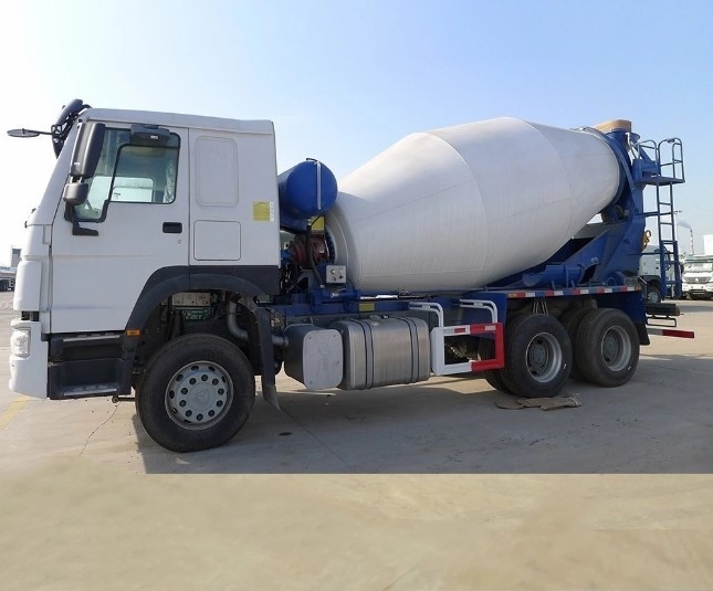Gebruikte en nieuwe Sinotruk HOWO 4X2 6X4 8cbm 10cbm 12cbm beton cement mixer truck te koop