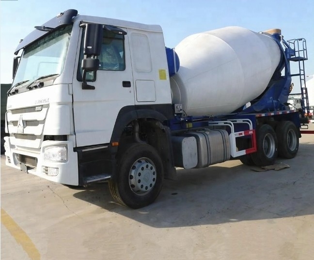 Gebruikte en nieuwe Sinotruk HOWO 4X2 6X4 8cbm 10cbm 12cbm beton cement mixer truck te koop