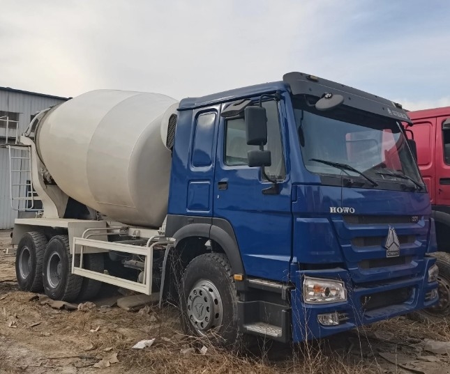 Laagste prijs mengmachine 10 wielen HOWO 6X4 8cbm 9cbm 371HP Betonmixer Truck