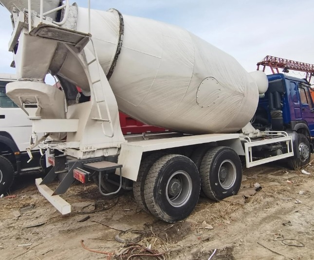 Laagste prijs mengmachine 10 wielen HOWO 6X4 8cbm 9cbm 371HP Betonmixer Truck