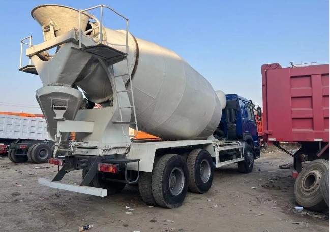 Laagste prijs mengmachine 10 wielen HOWO 6X4 8cbm 9cbm 371HP Betonmixer Truck