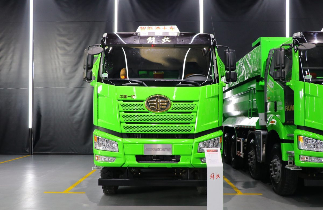 Gebruikte vrachtwagens Tippers te koop 12 banden FAW J6P Dump Truck CNG 460 pk Flat Roof Cab
