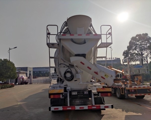 nieuwe en gebruikte cement Truck gemonteerde betonmixer pomp 16cbm Trucks te koop